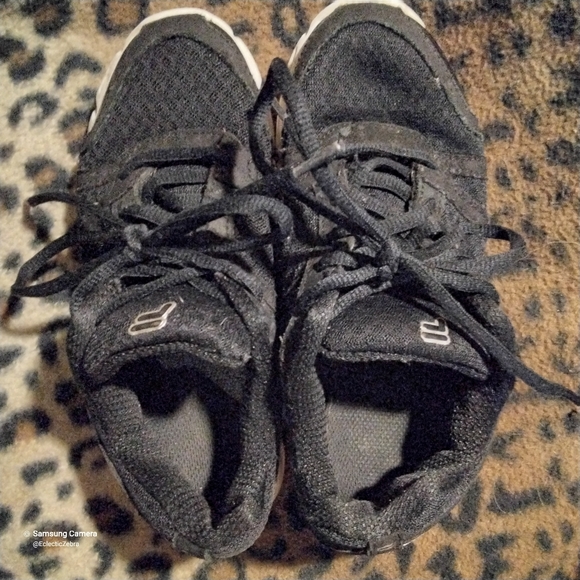 ** GONE** BLACK. FILA SNEAKERS. SIZE 2. - Picture 2 of 10